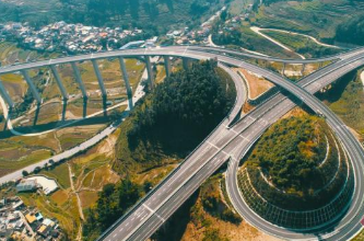 建水至個(gè)舊段高速公路正式通車，電動(dòng)葫蘆破解吊運(yùn)難題