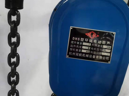 環(huán)鏈型電動葫蘆協(xié)助精煤壓力過濾機(jī)精準(zhǔn)吊裝就位